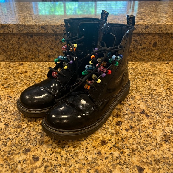 Dr. Martens Shoes - Dr Martens Docs Black Patent Leather Combat Boots Sz 7 Beaded Laces Side Zip